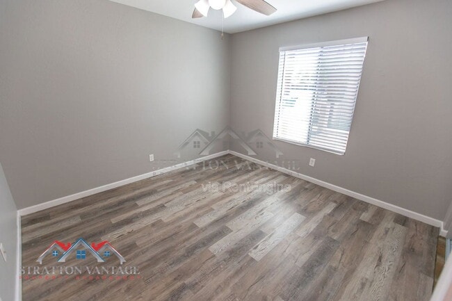 Building Photo - 448 N Lesueur