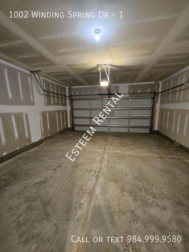 Building Photo - 1002 Winding Spg Dr