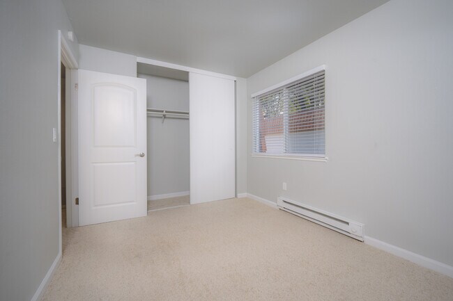 Kiely #7 1bed - Parkview Apartments