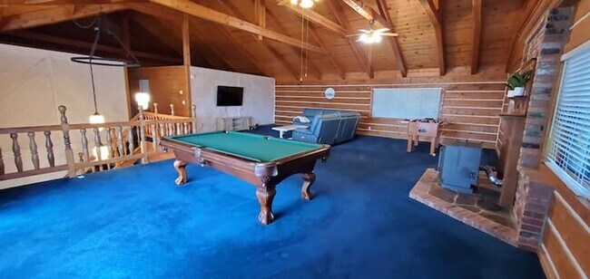Building Photo - Log Home with close public lake access - A...