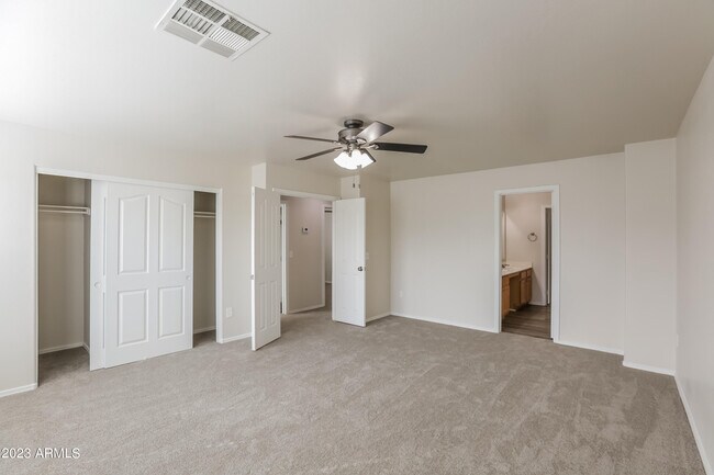 Building Photo - 7422 S 40th Ln