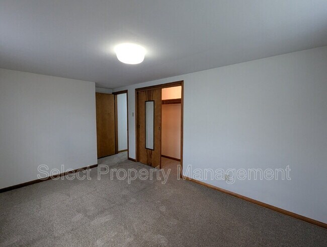 Building Photo - 710 E Cook Rd