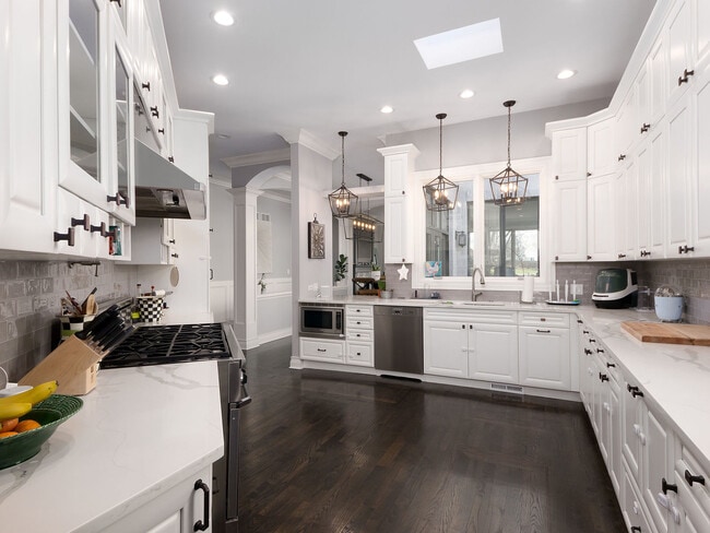 Building Photo - 2117 Wilmette Ave