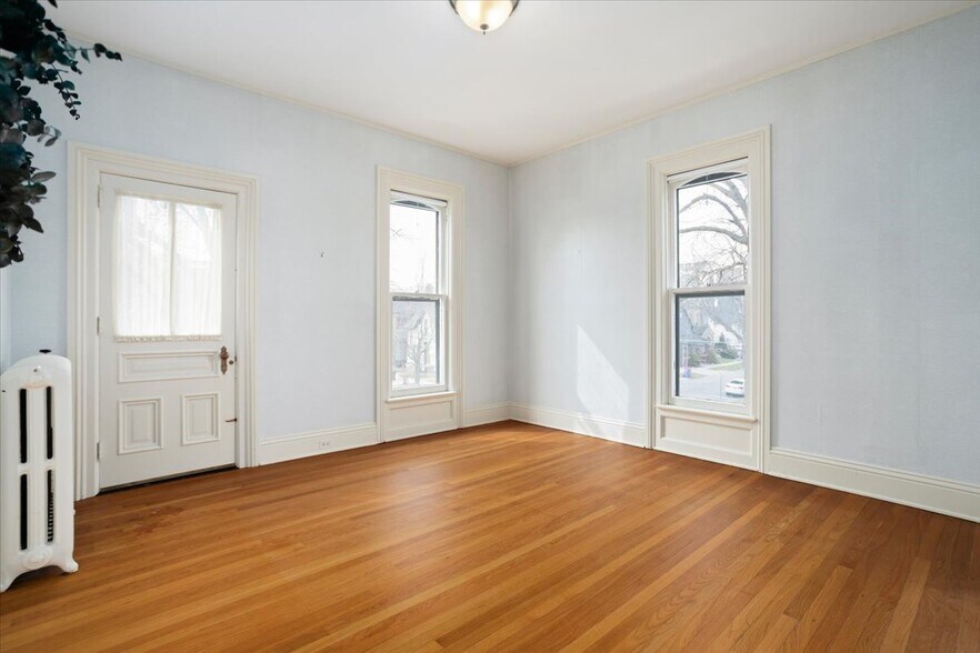 Building Photo - 246 Prospect Ave NE