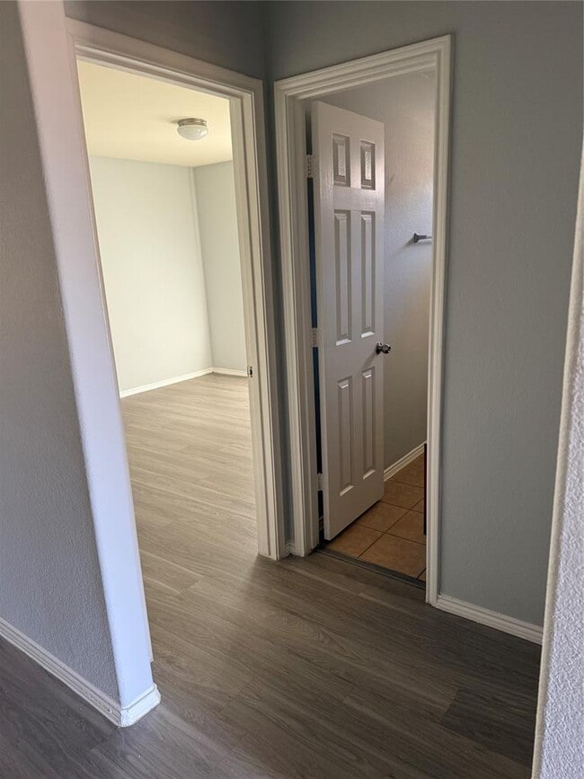 Building Photo - 214 Foxglove Dr