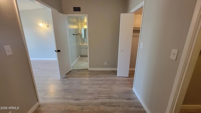 Building Photo - 464 Nelson Dr