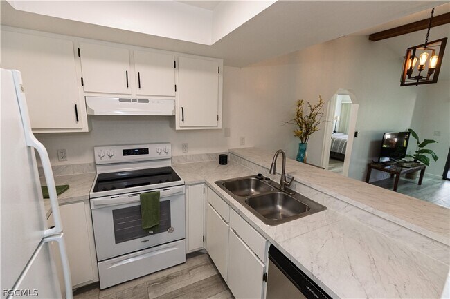 Building Photo - 1420 Academy Blvd