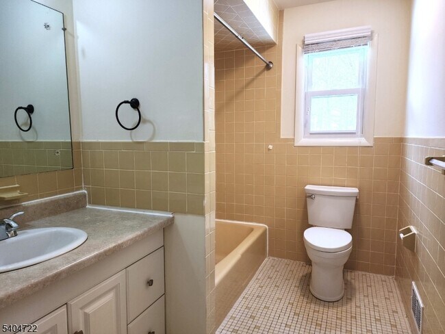 Building Photo - 19 Grove St