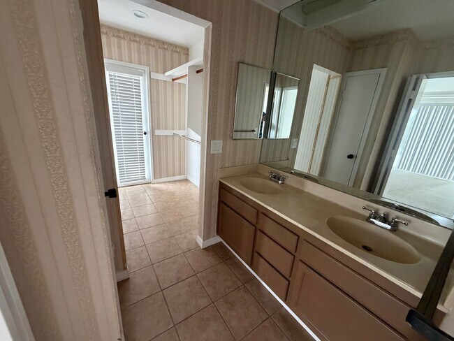 Building Photo - Gorgeous 3 bedroom house with amazing views and huge garden