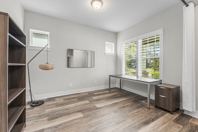 Building Photo - 218 Thistle Dr