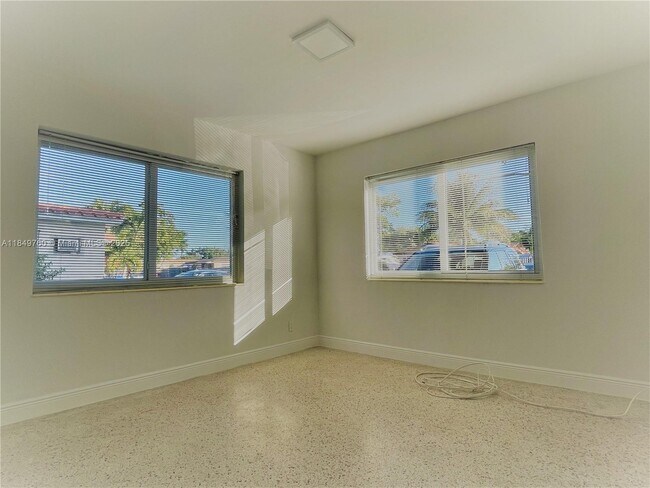Building Photo - 3141 SW 12th St