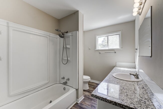 Building Photo - 711 Cherokee Dr