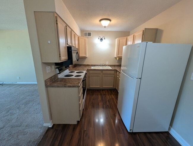Building Photo - Modern 1BR Condo at Pembroke Gardens – Balcony, Pool Access & Utilities