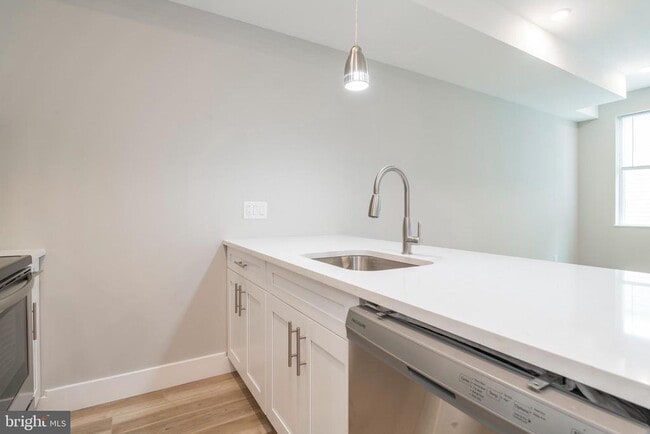 Building Photo - 2009 N Darien St