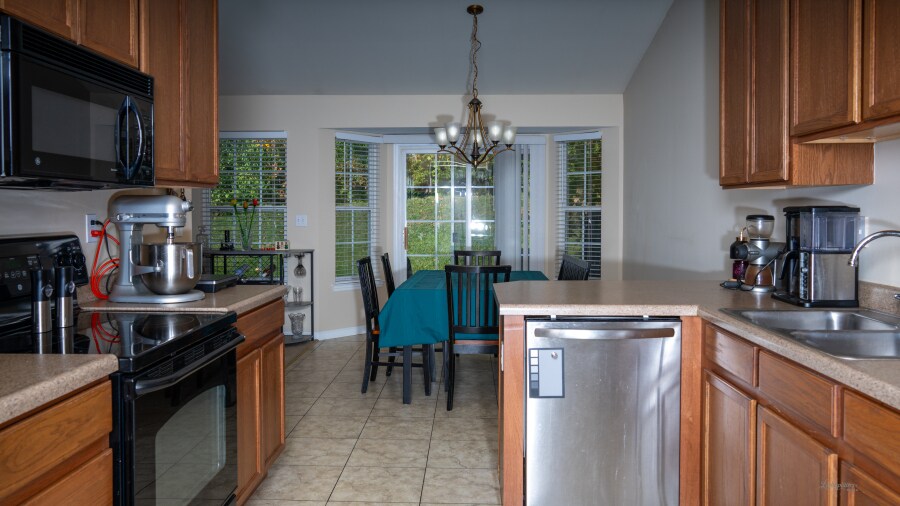 kitchen - 615 Grayhawk Cir