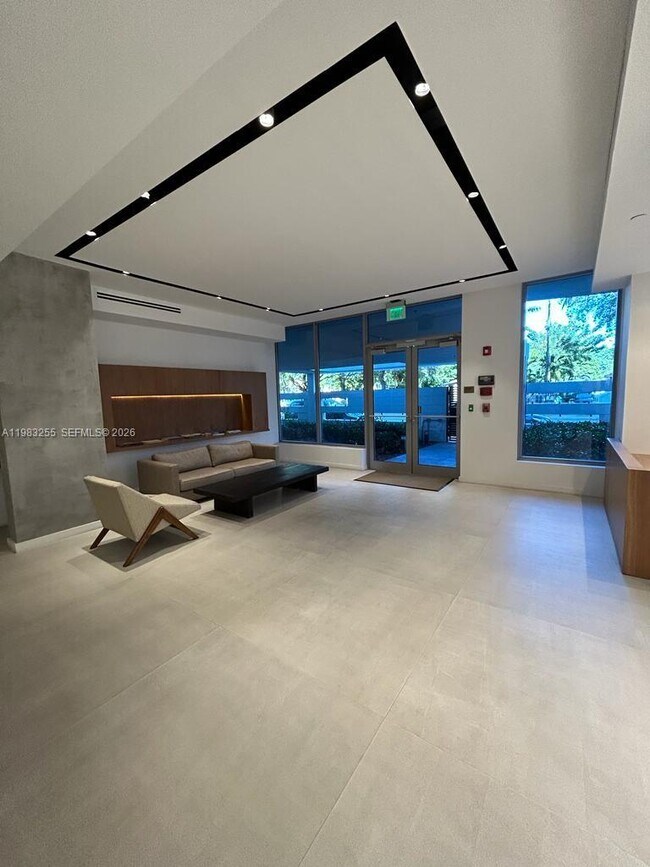 Building Photo - 13800 Highland Dr