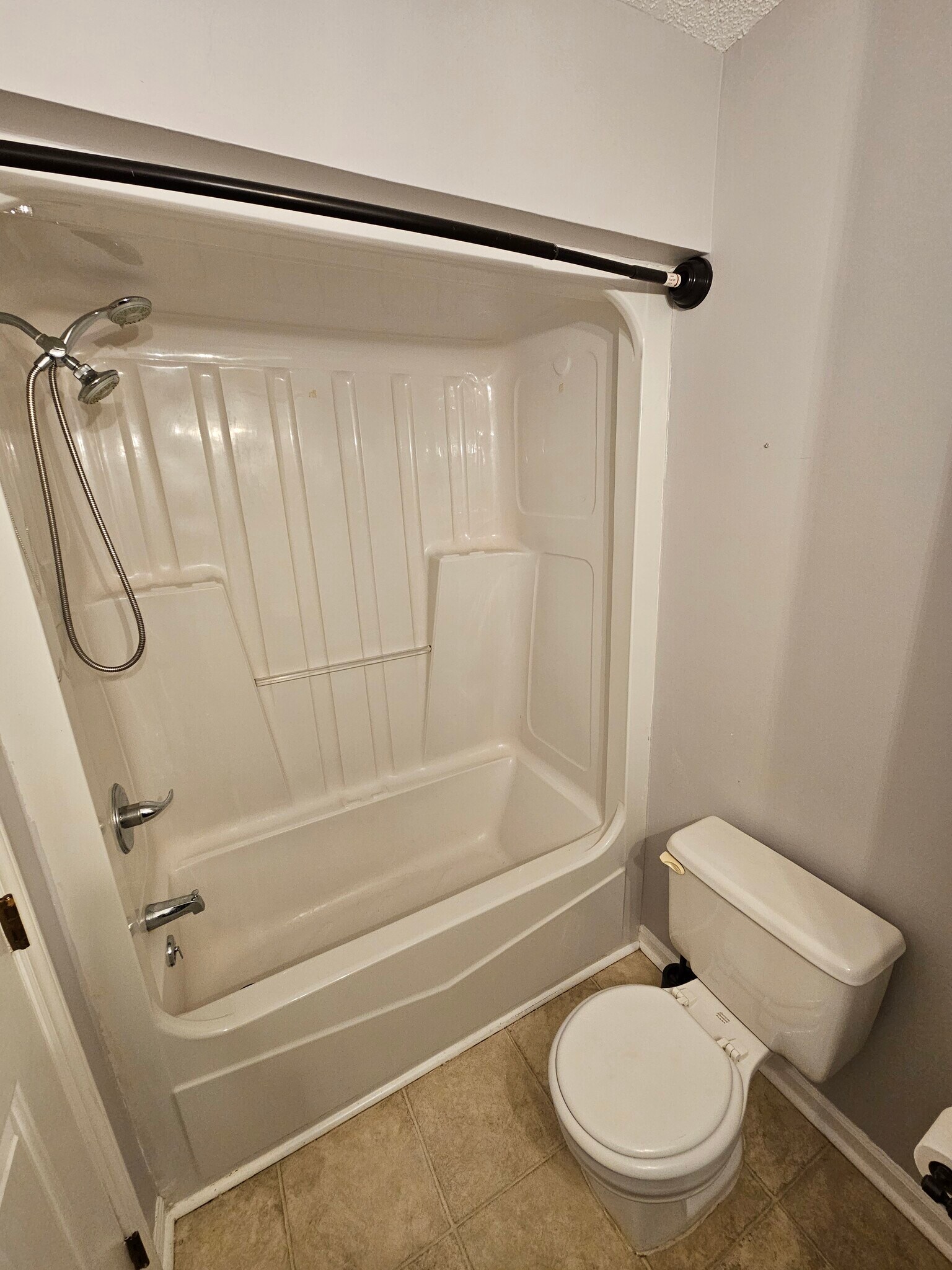 Building Photo - 117 Forest Oaks Dr