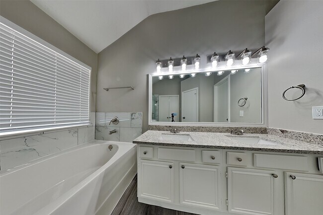 Building Photo - 4706 Trevor Hill Dr