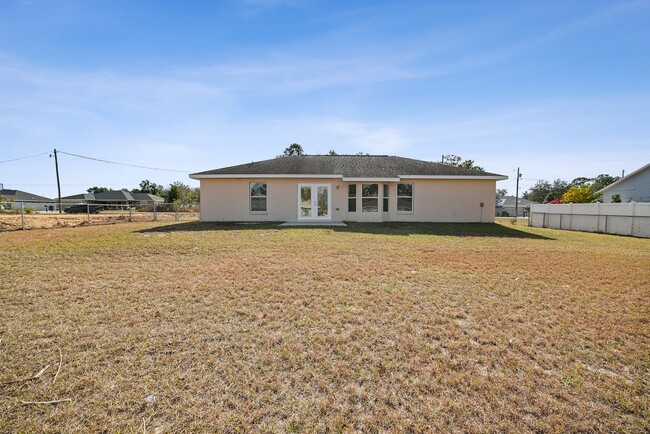 Building Photo - Fenced & Tiled 3/2/2 Summerfield Home For ...