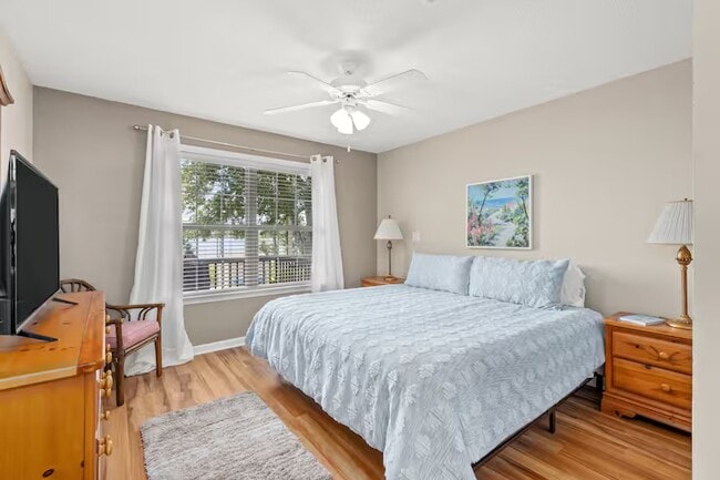 Building Photo - 270 Silver Lake N