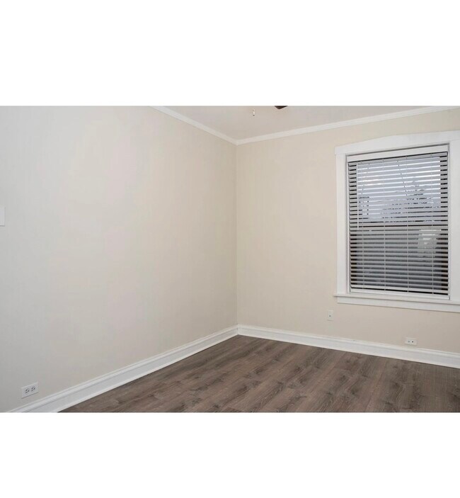 Building Photo - 1251 W Henderson St