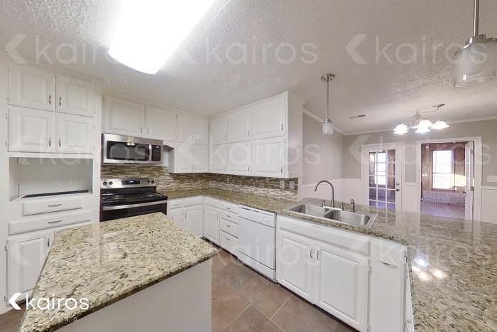 Building Photo - 2813 James Louis Dr
