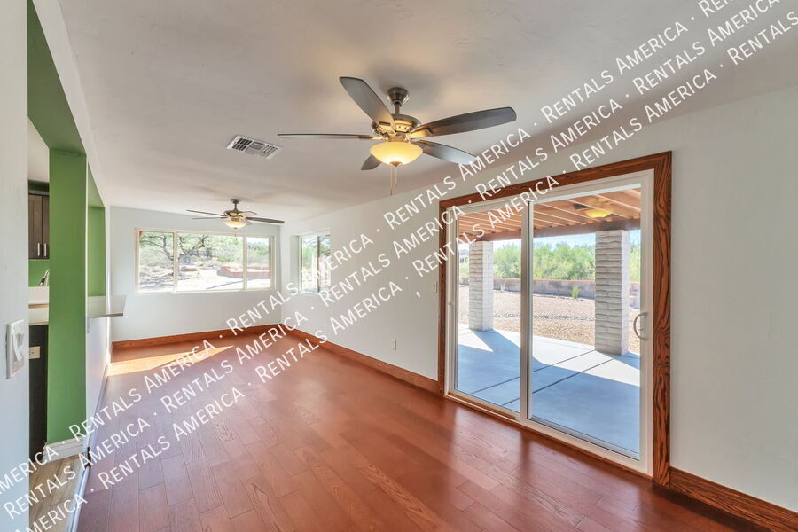 Building Photo - 330 E Mountain Vista Dr