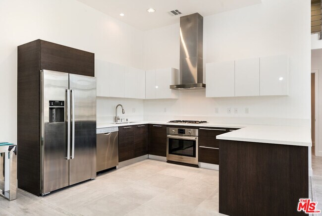 Building Photo - 118 S Kenwood St