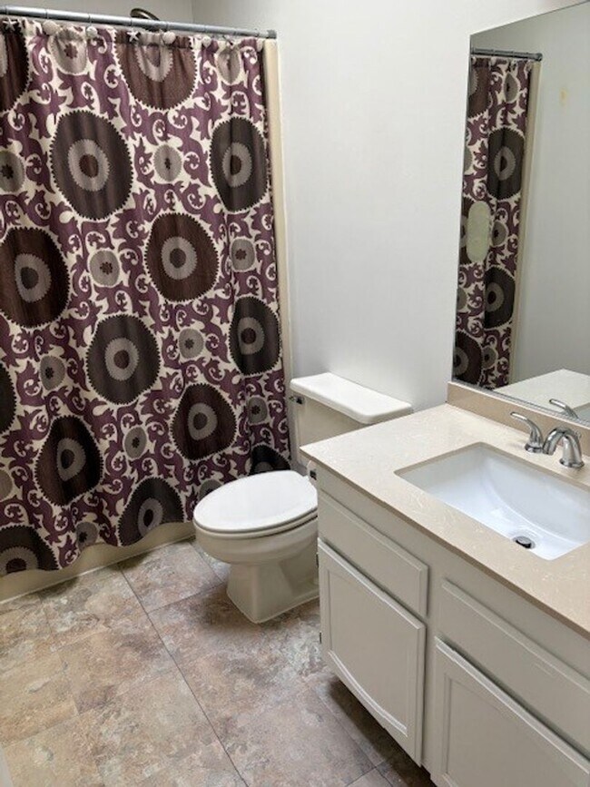 Building Photo - Large End Unit Townhome near Downtown Annapolis and Navy Stadium!