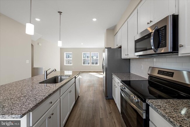 Building Photo - 409 18th Ave