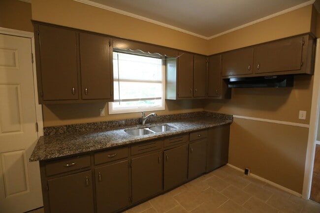 Building Photo - 2816 8th St NE