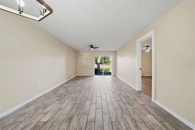 Building Photo - 3821 N Oak Dr