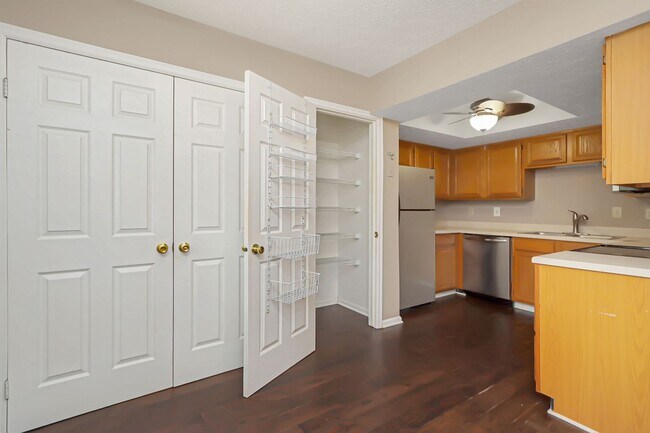 Building Photo - 127 Sterling Ct