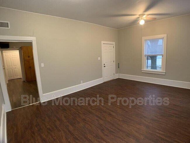 Building Photo - 427 Meller St