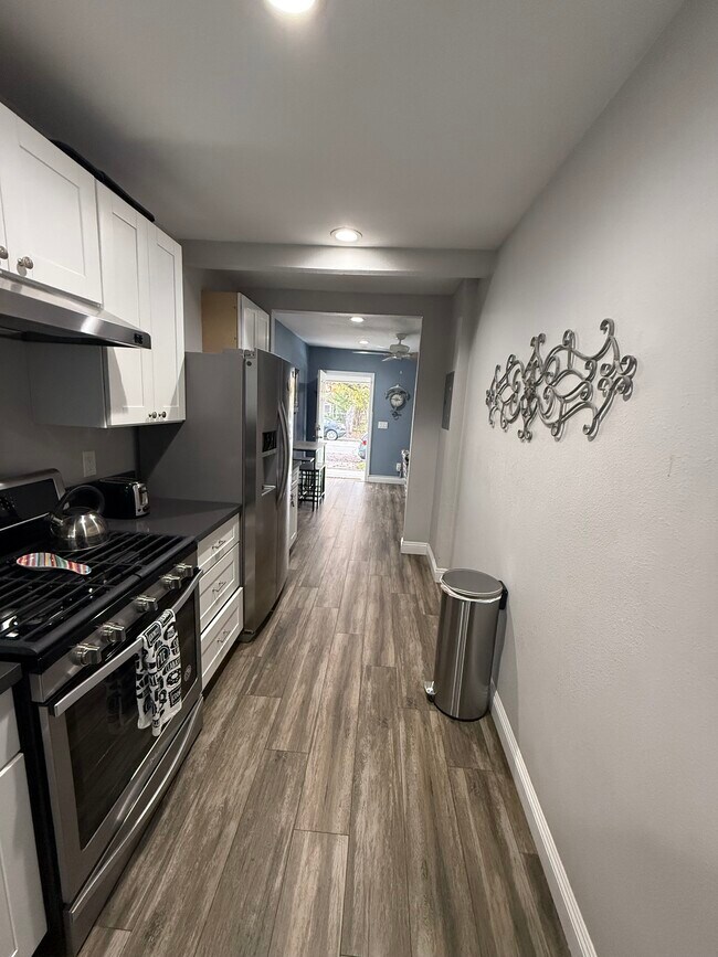 Building Photo - 1108 Orange Ave