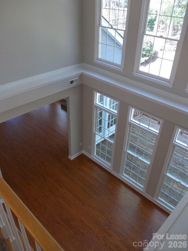 Building Photo - 6223 Hickory Cove Ln