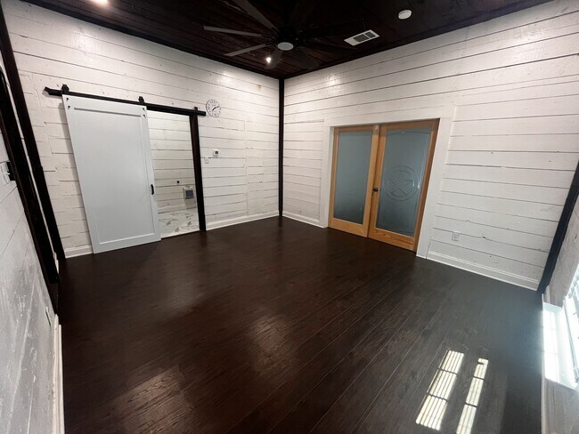 Building Photo - 112 Yates St