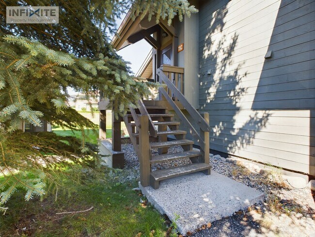 Building Photo - Comfortable 2 bedroom and 3 bathroom in Bi...
