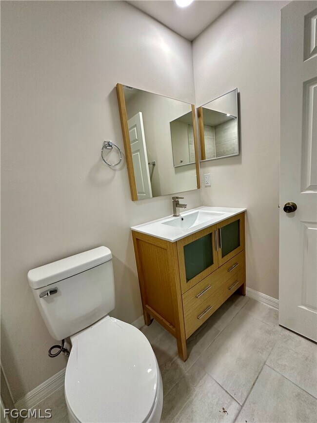 Building Photo - 3821 SW 9th Ave