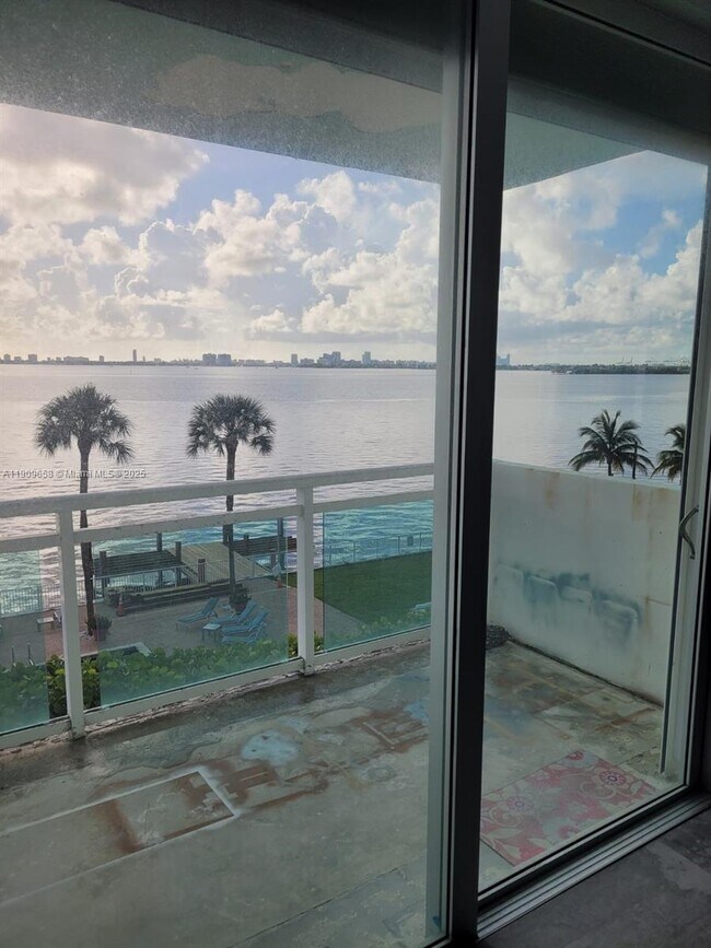 Building Photo - 3301 NE 5th Ave