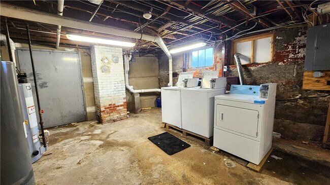 Building Photo - 126 Welles St