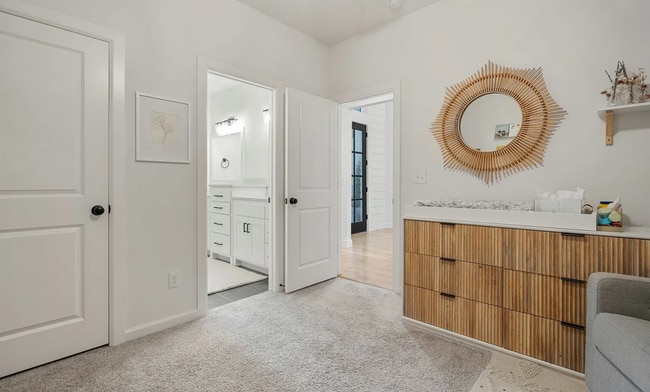 Building Photo - Gorgeous 4 bedroom & 4 Bath Luxury Home in...