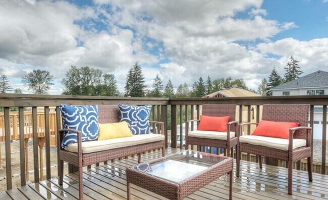 Building Photo - A Charming and Cozy 4 Bed 3.5 bath home in...