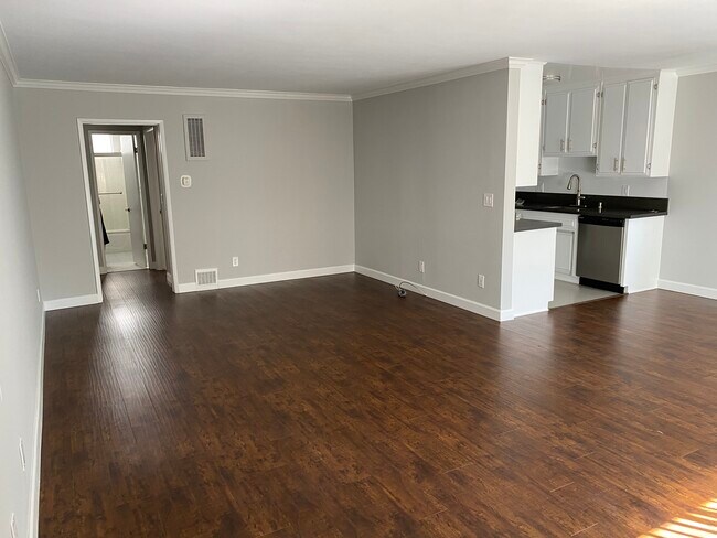 Living room - 3400 Greenfield Ave