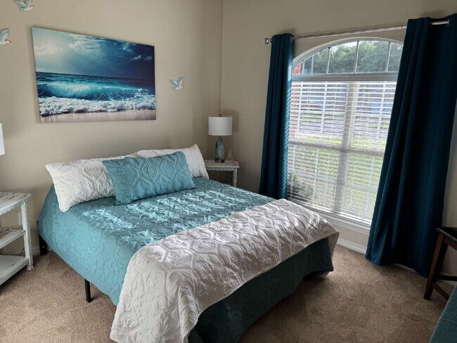 Building Photo - "Spacious 4-Bed Family Home in Milton with...