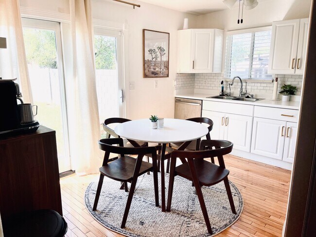 Building Photo - 1529 E Pierce St