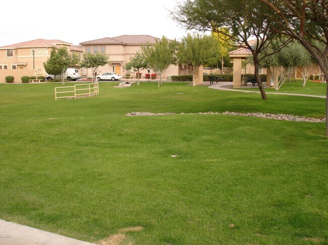 Building Photo - 1225 N 36th St