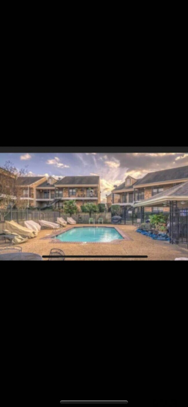 Building Photo - 400 W South Town Dr