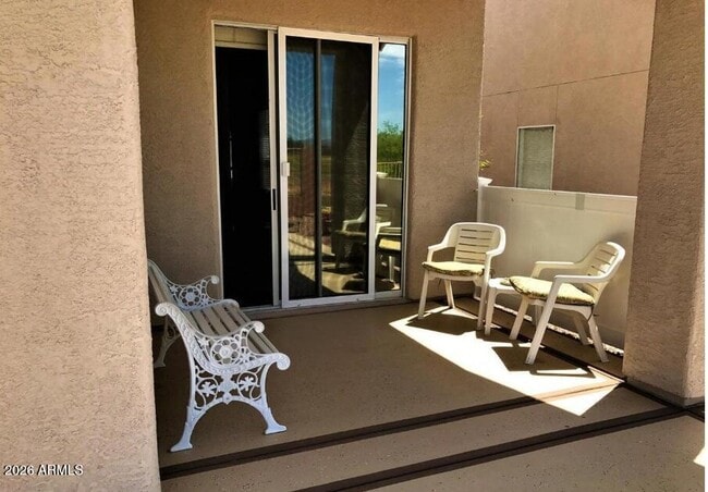 Building Photo - 890 S Golf View Dr