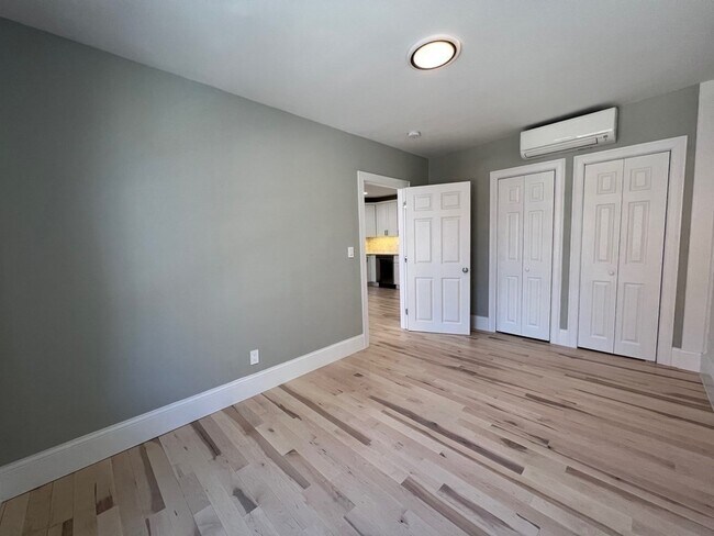 Building Photo - 495-497-497 Beacon St